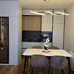 New Bazaar, Grand Apartmán