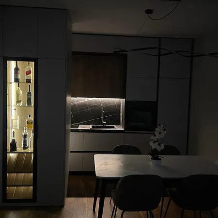 New Bazaar, Grand Apartman *