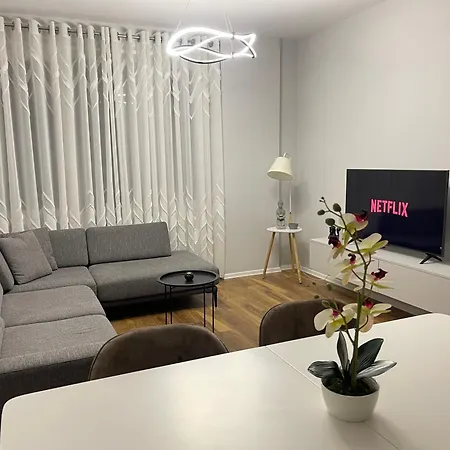 New Bazaar, Grand تيرانا