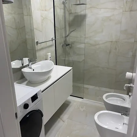 New Bazaar, Grand Apartman *