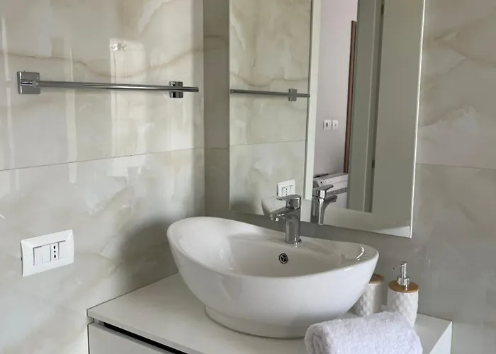 New Bazaar, Grand * ティラナ